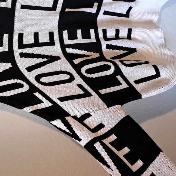 New York & Company Love oversize sweater. Colour block black and white. - Picture 3 of 9